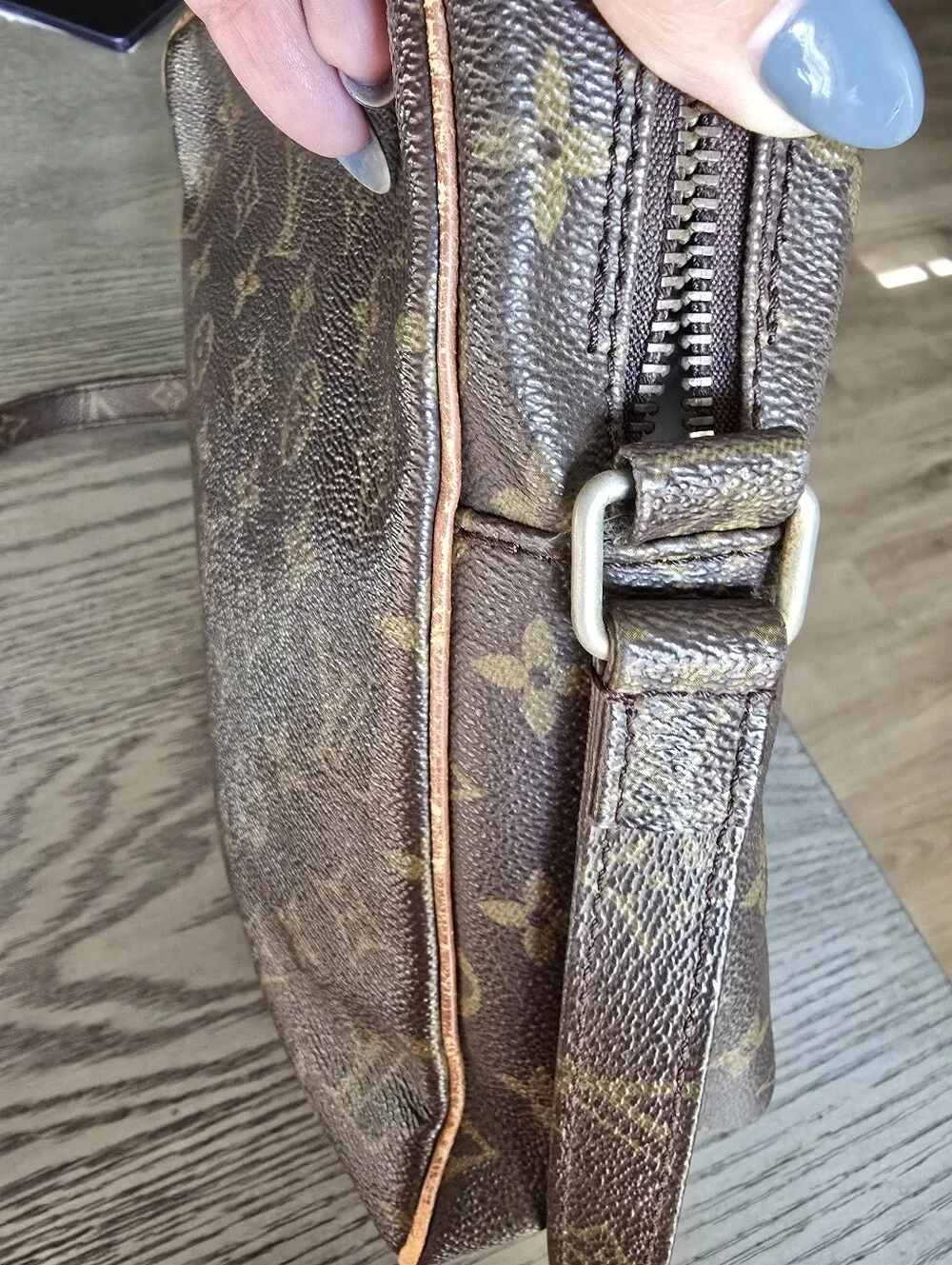 Authentic Louis Vuitton Monogram Canvas Messenger Bag in Brown
